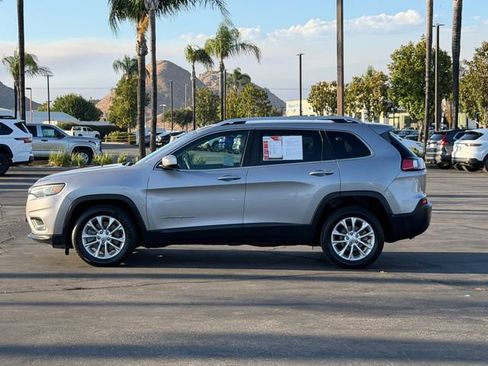 Used 2019 Jeep Cherokee Latitude w/ Popular Appearance Group FWD image 9