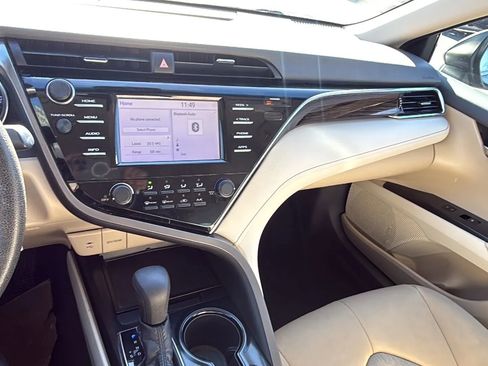 Used 2018 Toyota Camry LE image 11