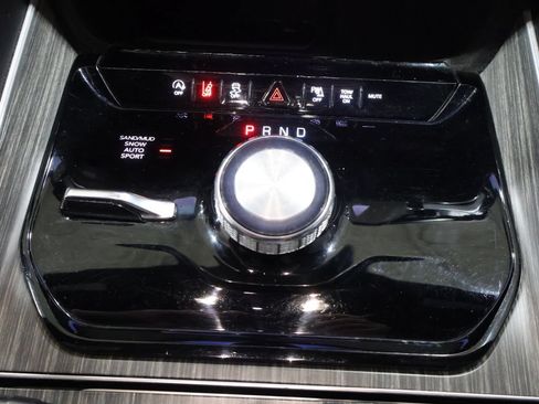 Used 2024 Jeep Wagoneer Series II AWD/4WD image 33
