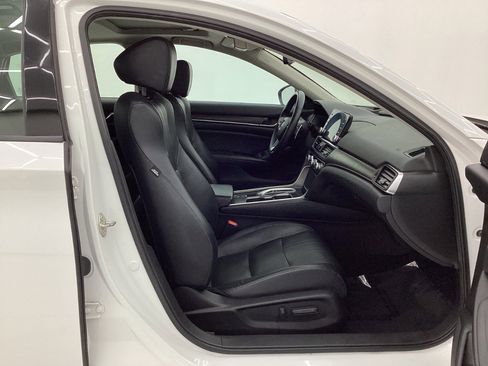 Used 2018 Honda Accord Touring image 15