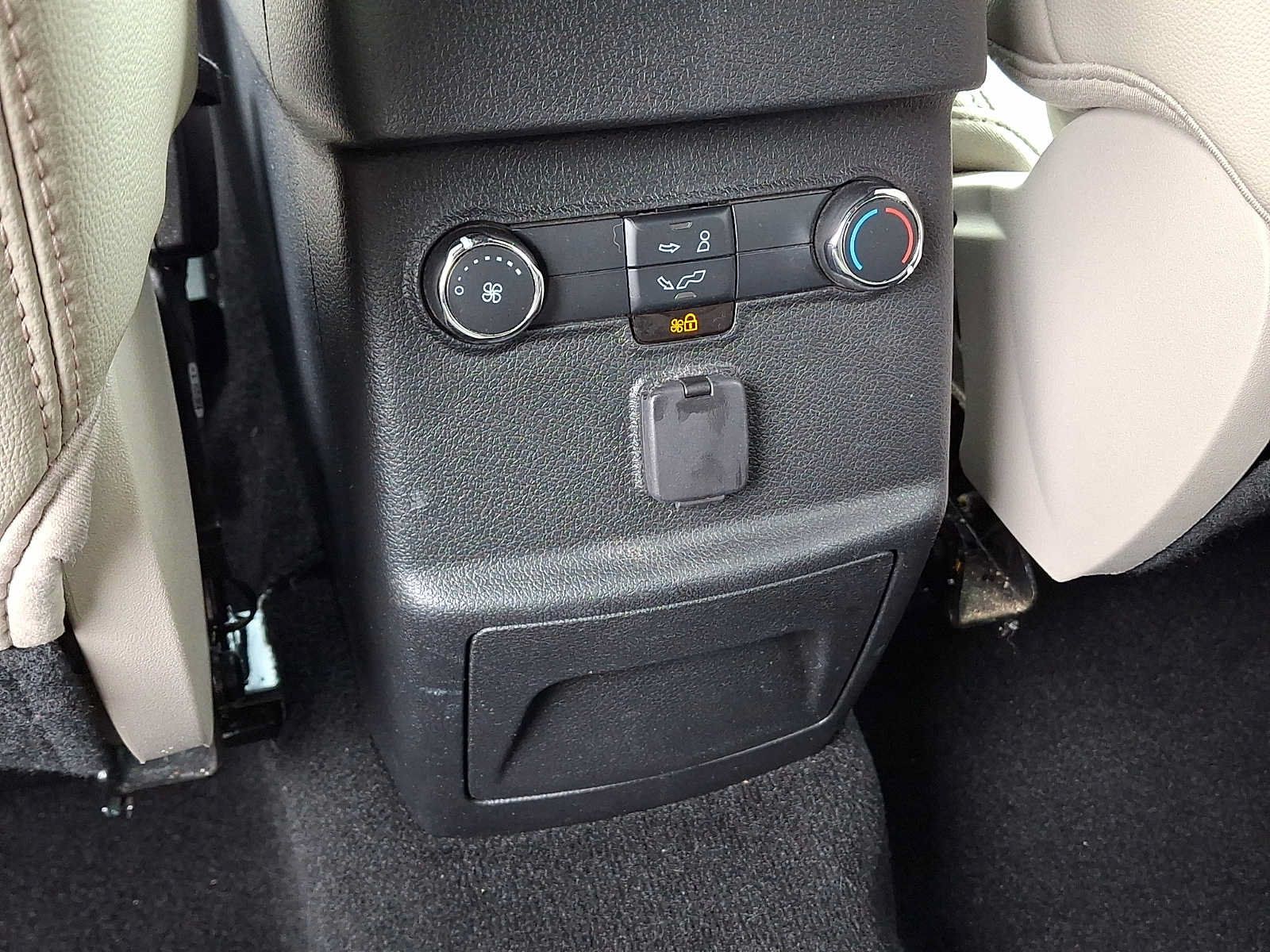 Used 2018 Ford Explorer XLT w/ Equipment Group 202A AWD/4WD image 11
