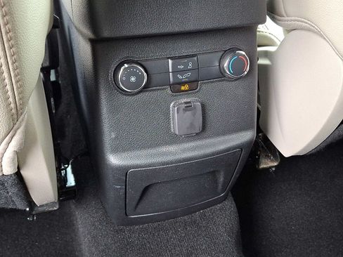 Used 2018 Ford Explorer XLT w/ Equipment Group 202A AWD/4WD image 11