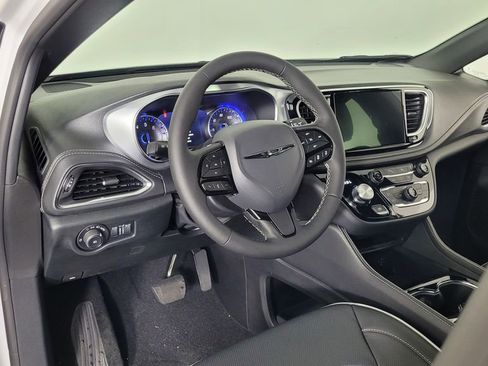 New 2026 Chrysler Pacifica Limited w/ S Appearance Package image 14