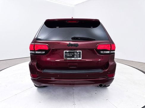 Used 2018 Jeep Grand Cherokee Altitude image 16