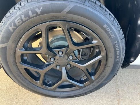 Used 2015 Dodge Challenger SXT image 11