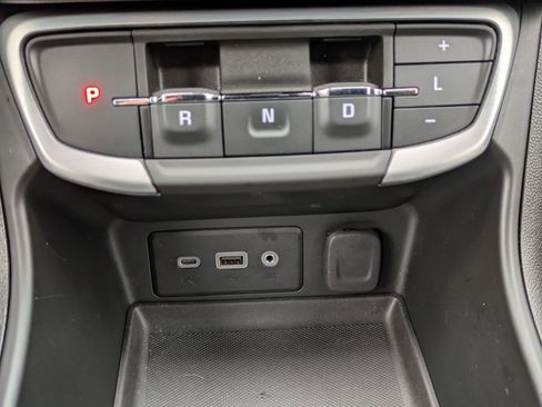 Used 2022 GMC Terrain SLE w/ Driver Convenience Package image 13