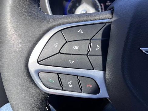 Used 2024 Chrysler Pacifica Touring-L FWD image 14