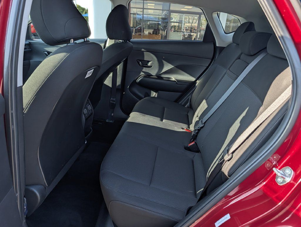 Used 2025 Hyundai Kona SEL AWD/4WD image 28