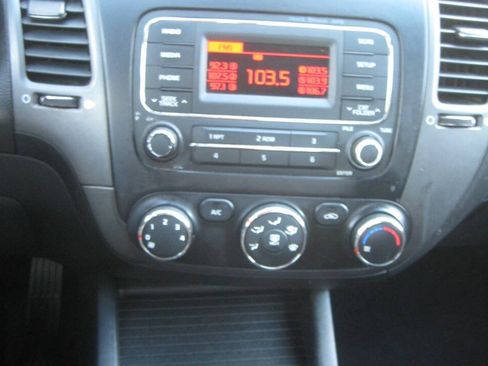 Used 2014 Kia Forte LX FWD image 20
