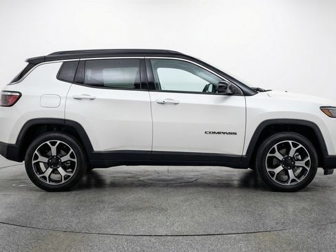 Used 2025 Jeep Compass Limited AWD/4WD image 11