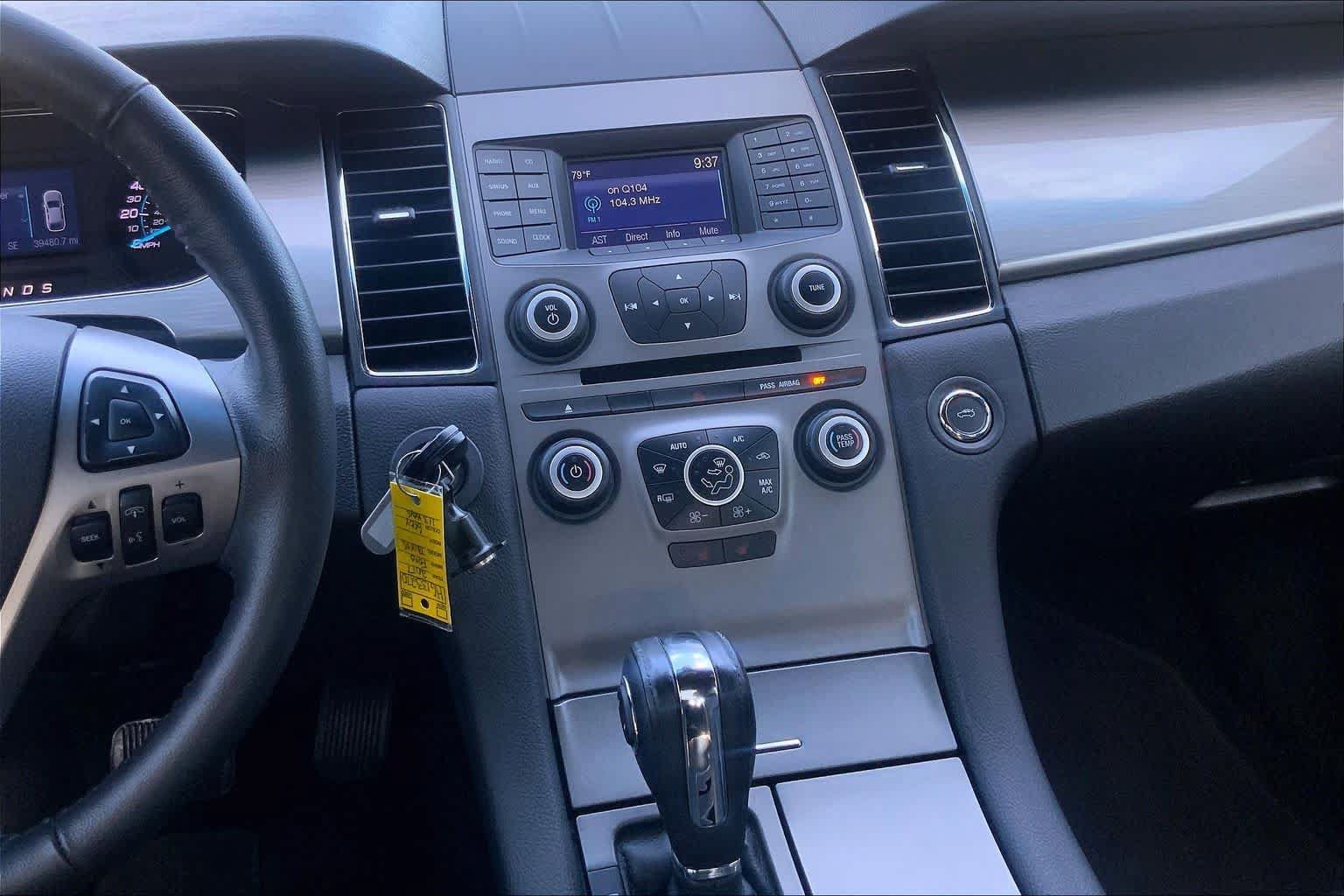 Used 2017 Ford Taurus SEL FWD image 7