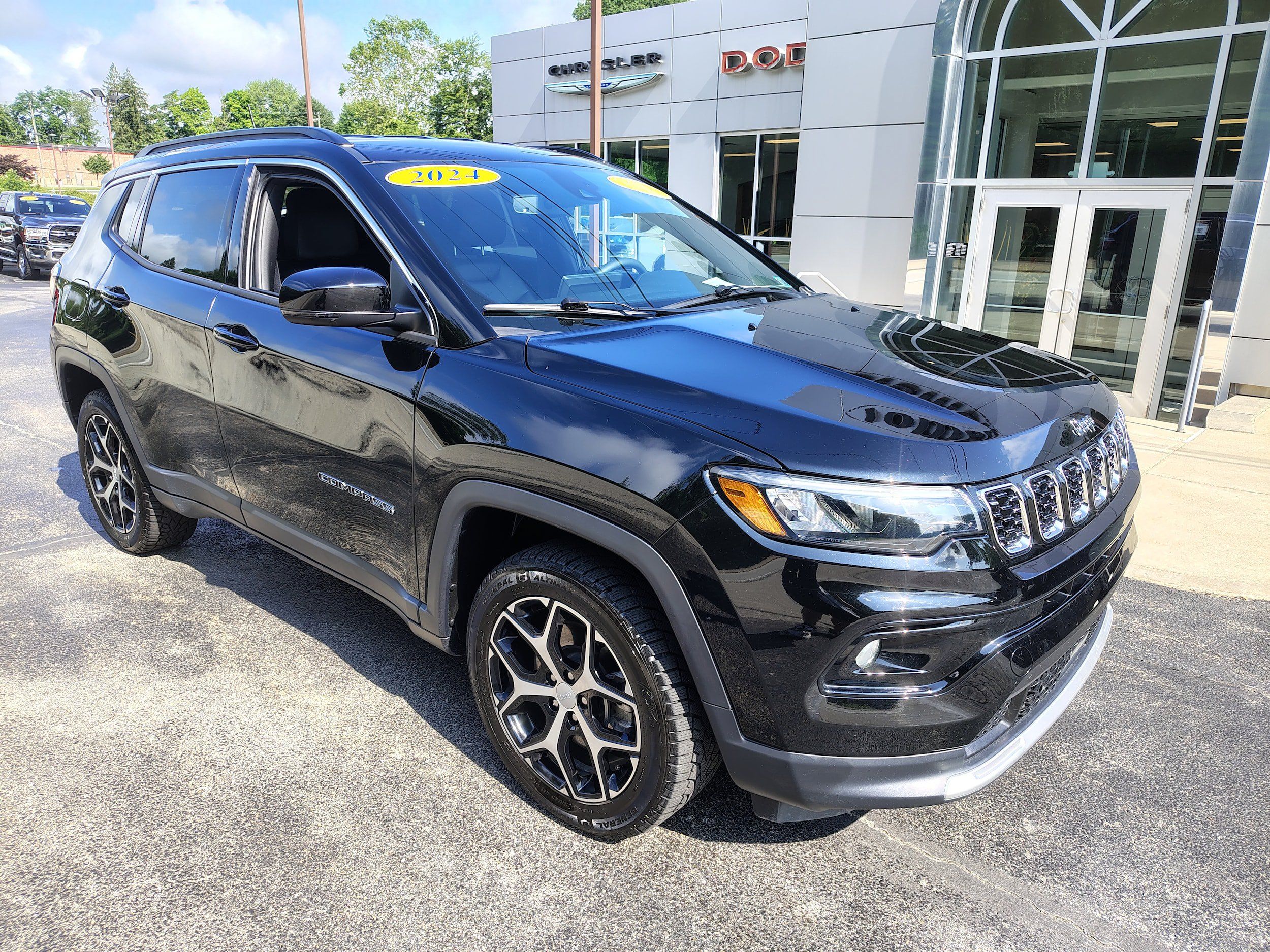 Certified 2024 Jeep Compass Limited AWD/4WD image 2