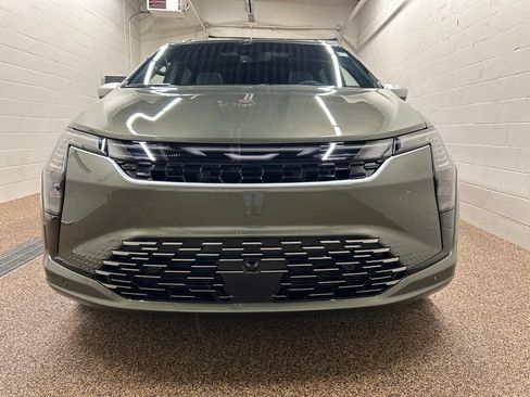 New 2027 Chrysler Pacifica Pinnacle w/ Theater Group AWD/4WD image 6