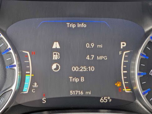 Used 2024 Chrysler Pacifica Touring-L FWD image 30