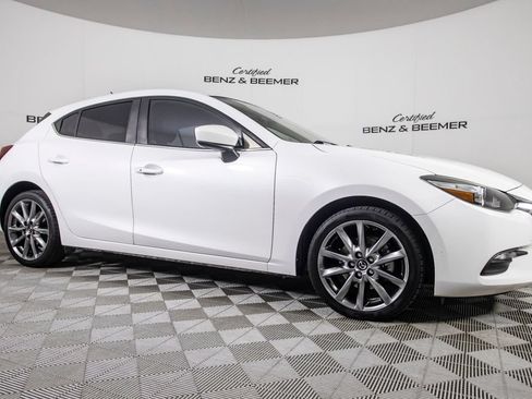 Used 2018 MAZDA MAZDA3 Touring FWD image 2