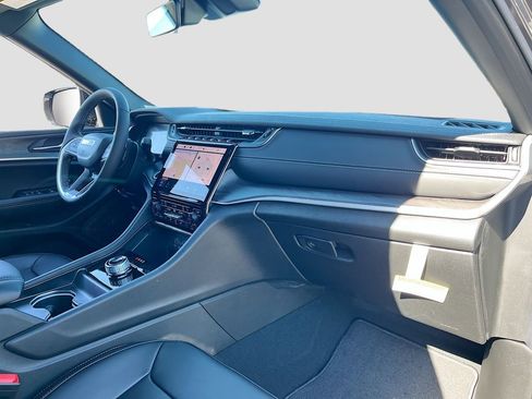 New 2025 Jeep Grand Cherokee L Limited w/ Black Appearance Package image 30