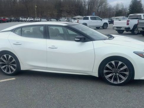 Used 2023 Nissan Maxima Platinum w/ Sport Mat Group FWD image 2