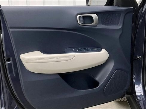 Certified 2025 Hyundai Venue Limited image 20