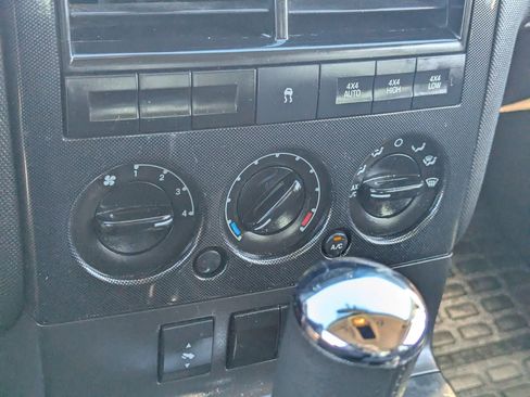 Used 2010 Ford Explorer Sport Trac XLT AWD/4WD image 24