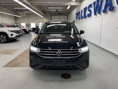 Certified 2023 Volkswagen Tiguan SE w/ Panoramic Sunroof Package image 6