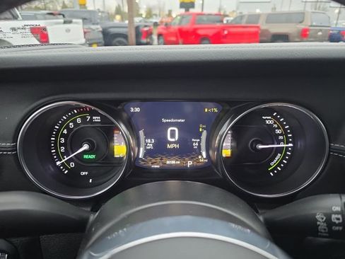 Used 2022 Jeep Wrangler Unlimited Sahara w/ Cold Weather Group image 24