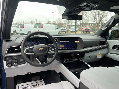 New 2026 Chevrolet Suburban Premier w/ Sun And Tow Package AWD/4WD image 32