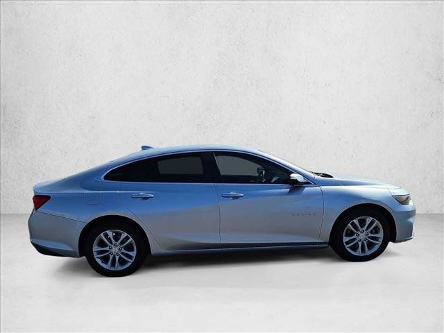 Used 2017 Chevrolet Malibu LT w/ Driver Confidence Package FWD image 4