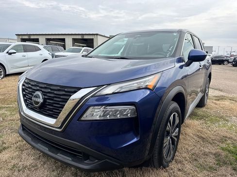 Used 2023 Nissan Rogue SV image 1