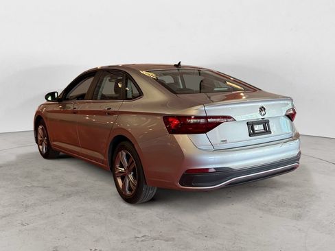 Used 2024 Volkswagen Jetta SE FWD image 5