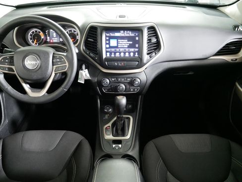 Used 2017 Jeep Cherokee Latitude w/ Safety/Convenience Group AWD/4WD image 10