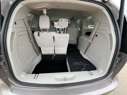 Used 2018 Chrysler Pacifica Touring Plus image 39