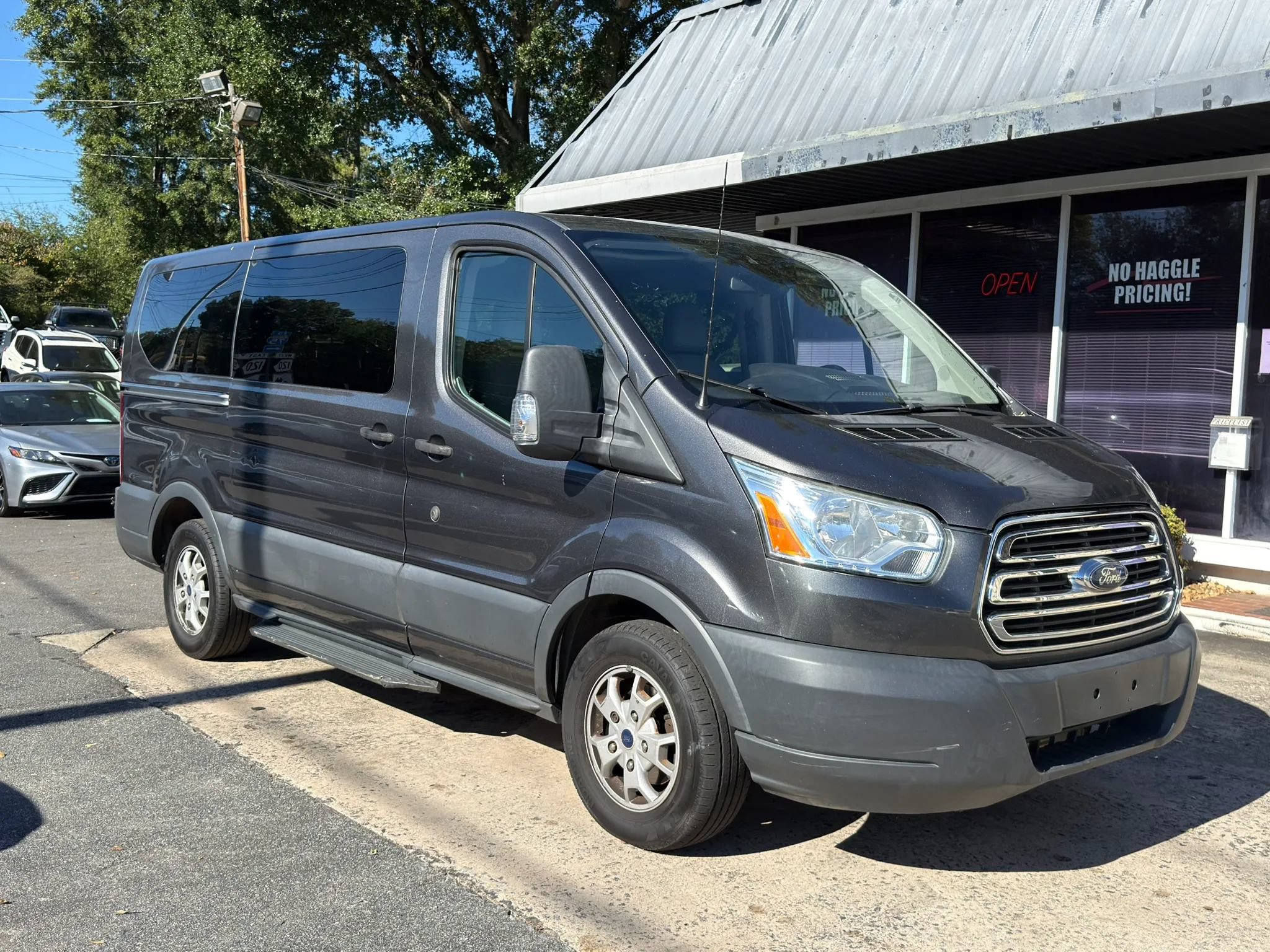 Used 2016 Ford Transit 150 XLT RWD image 4