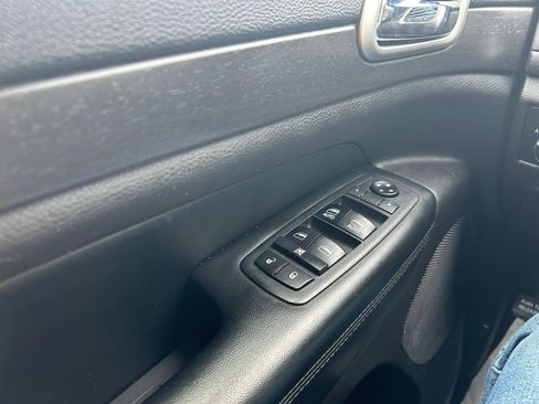 Used 2018 Jeep Grand Cherokee Altitude image 30