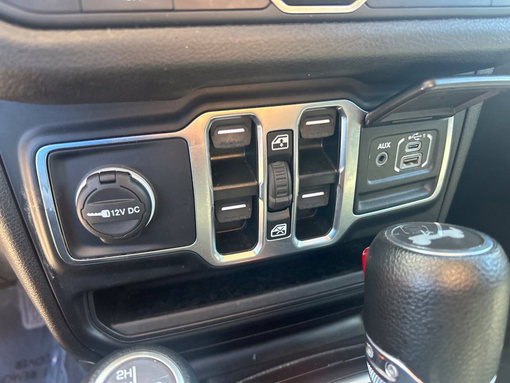 Used 2024 Jeep Wrangler Unlimited Sport AWD/4WD image 39