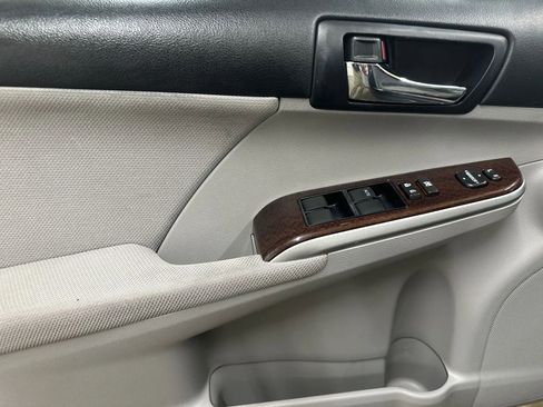 Used 2012 Toyota Camry XLE FWD image 15