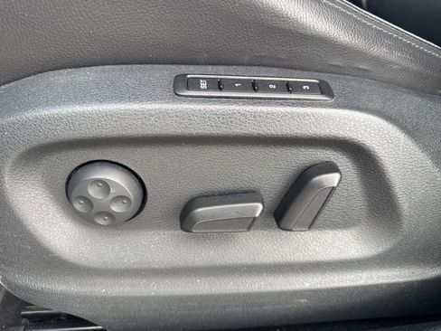 Used 2017 Volkswagen Tiguan Sport image 8