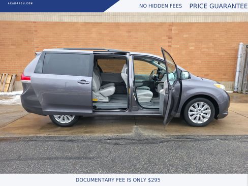 Used 2011 Toyota Sienna LE w/ Towing Pkg image 8
