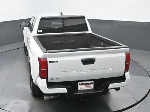 Used 2025 Toyota Tacoma SR5 AWD/4WD image 28