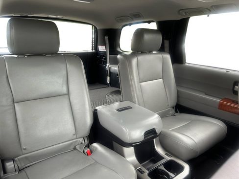 Used 2019 Toyota Sequoia Platinum AWD/4WD image 19