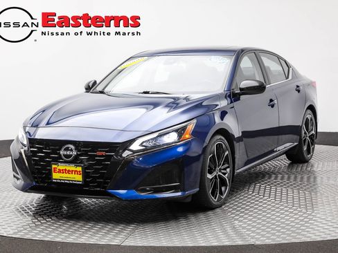 Used 2023 Nissan Altima 2.5 SR w/ SR Premium Package image 1