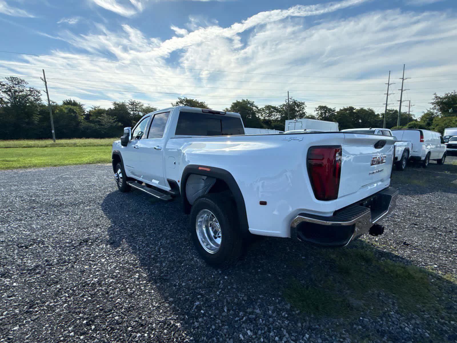 New 2026 GMC Sierra 3500 SLT w/ SLT Premium Package AWD/4WD image 10