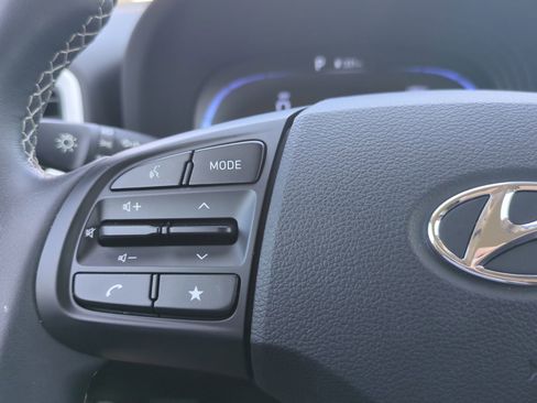 Certified 2025 Hyundai Venue Limited FWD image 32