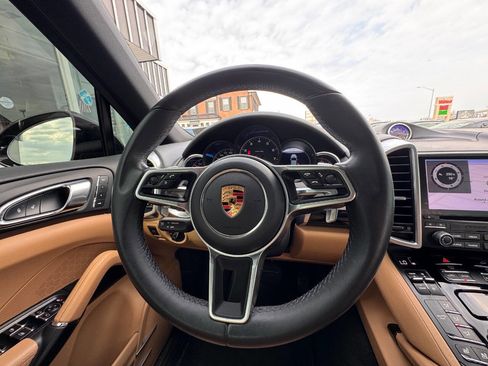 Used 2017 Porsche Cayenne Platinum Edition AWD/4WD image 20