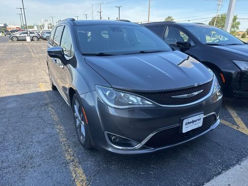 Used 2019 Chrysler Pacifica Limited w/ Advanced Safetytec Group FWD image 14