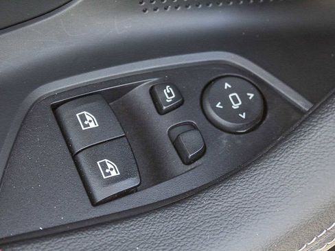 Used 2025 BMW 230i Coupe w/ Premium Package image 19