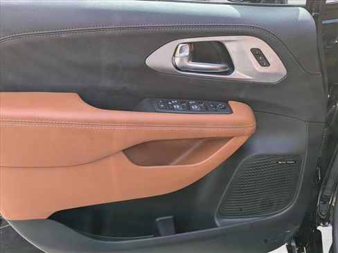 New 2026 Chrysler Pacifica Pinnacle image 17