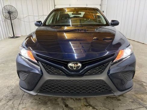 Used 2018 Toyota Camry SE w/ Moonroof Package FWD image 2