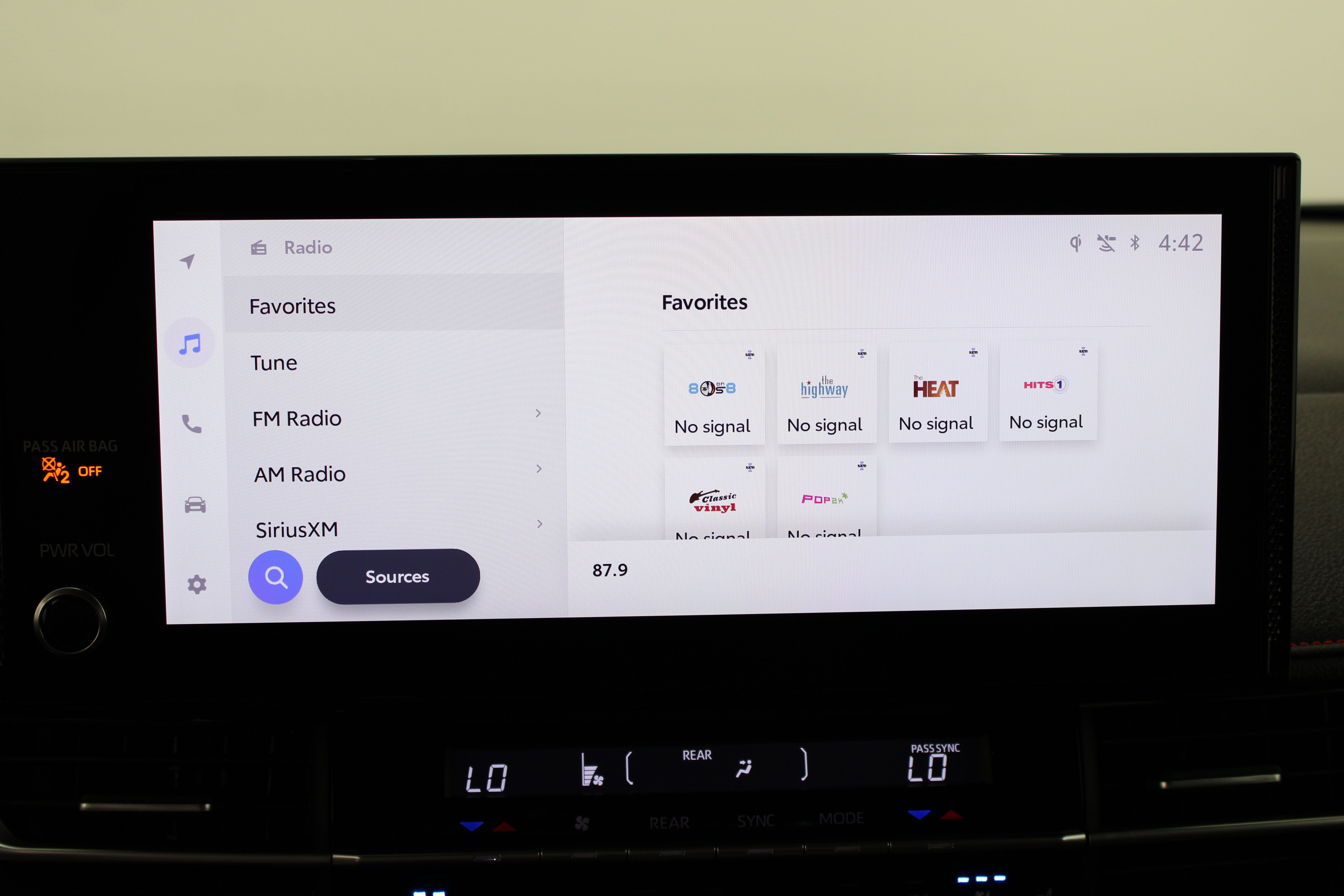 Used 2025 Toyota Sienna XSE w/ XSE Premium Package FWD image 19