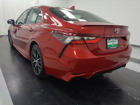 Used 2021 Toyota Camry SE image 3