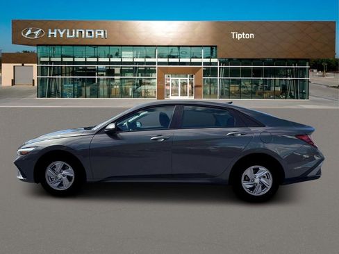 New 2026 Hyundai Elantra SE FWD image 3